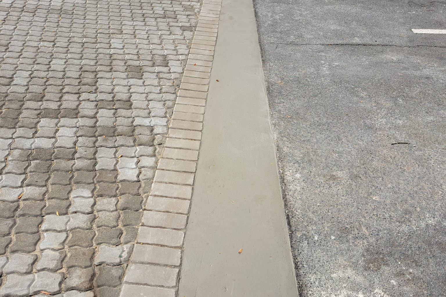 Driveway Paving with Clean Concrete Edge