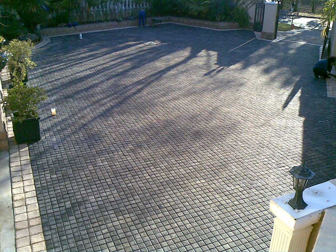 Cobble-Style Driveway Paving